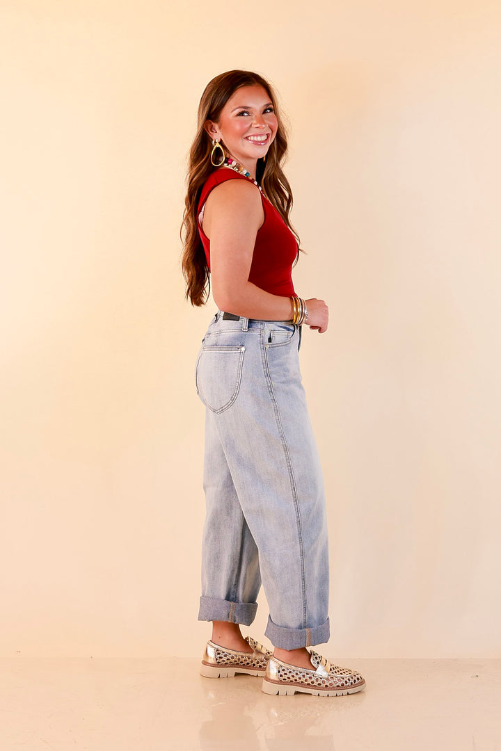The Everyday Tank Scoop Neck Sleeveless Seamless Crop Tank Top with Built in Bra in Maroon