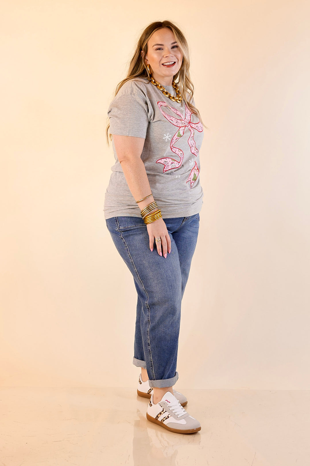 Simply Southern | Charmed and Cheerful Santa Bow Graphic T-Shirt in Light Heather Grey