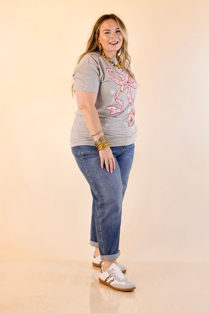 Simply Southern | Charmed and Cheerful Santa Bow Graphic T-Shirt in Light Heather Grey