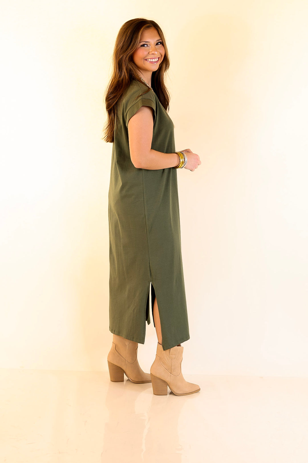 Effortlessly Lovely Short Sleeve Midi Tee Shirt Dress in Olive Green