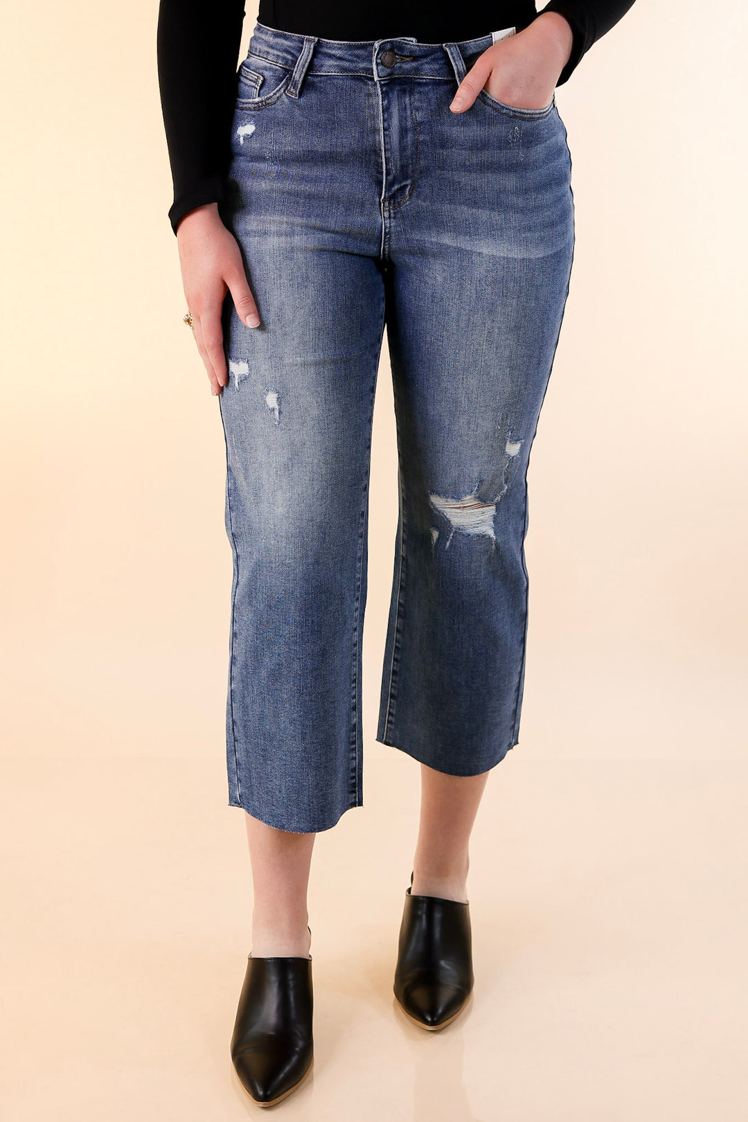 Judy Blue | Everyday Edge Cropped Wide Leg Jeans in Medium Wash