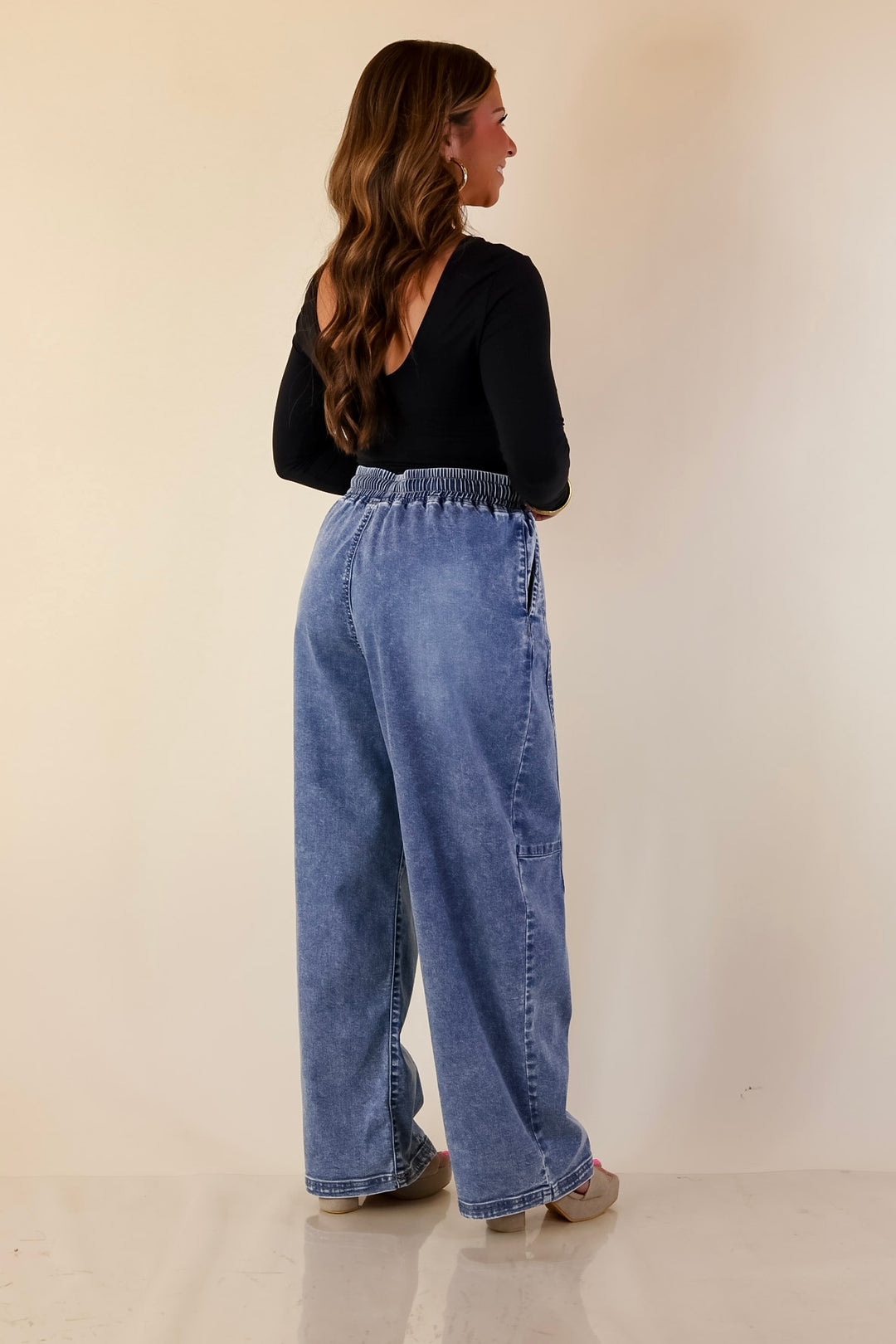 Risen | Relaxed and Ready Elastic Drawstring Waistband Featherweight Barrel Jean in Light Wash
