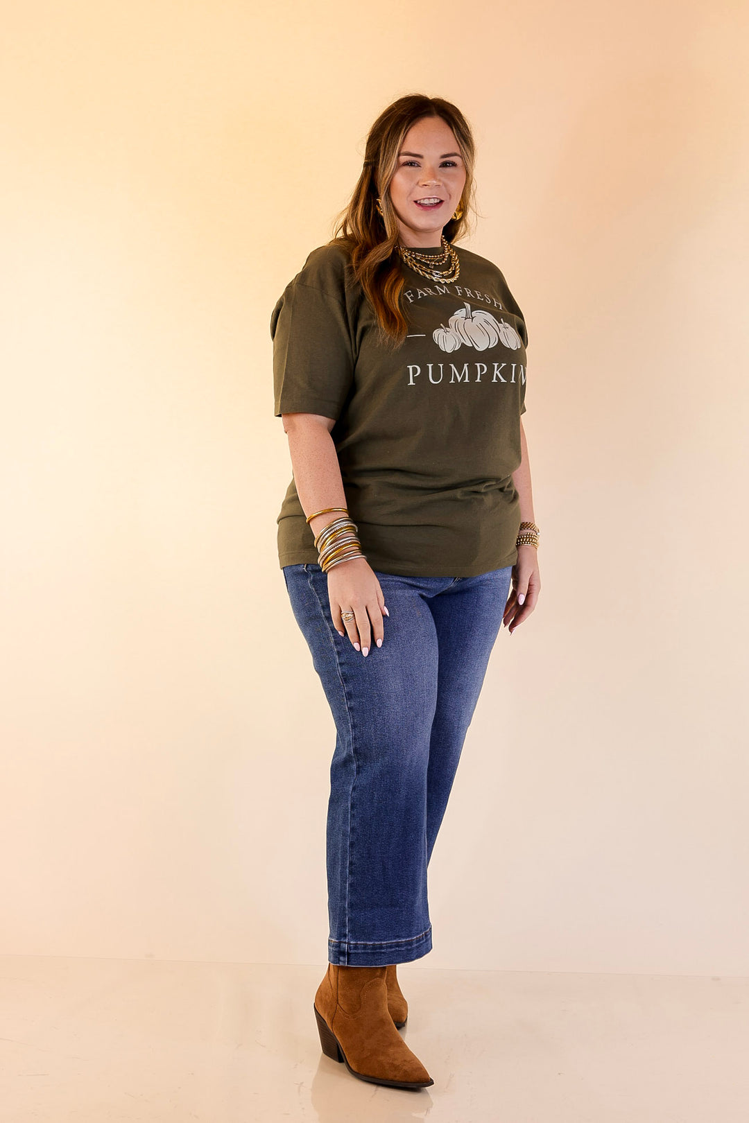 Farm Fresh Pumpkins Short Sleeve Graphic Tee in Dark Olive Green