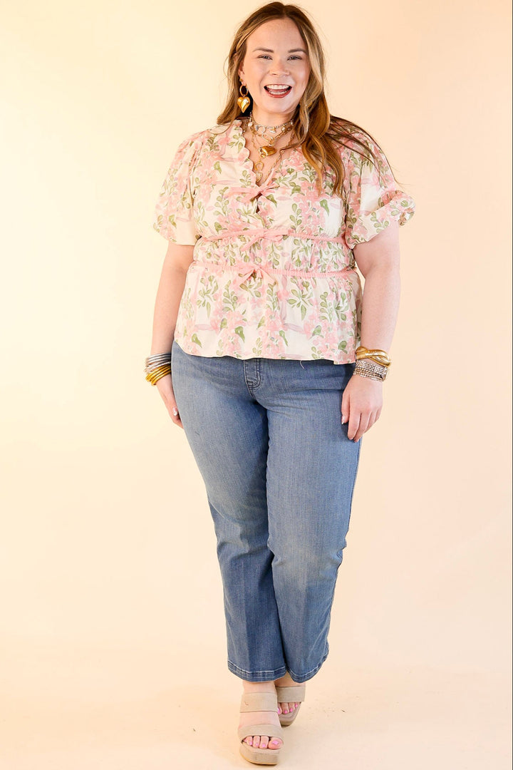 Chic Essentials Scalloped V Neck Floral Print Top with Puff Sleeves in Light Pink