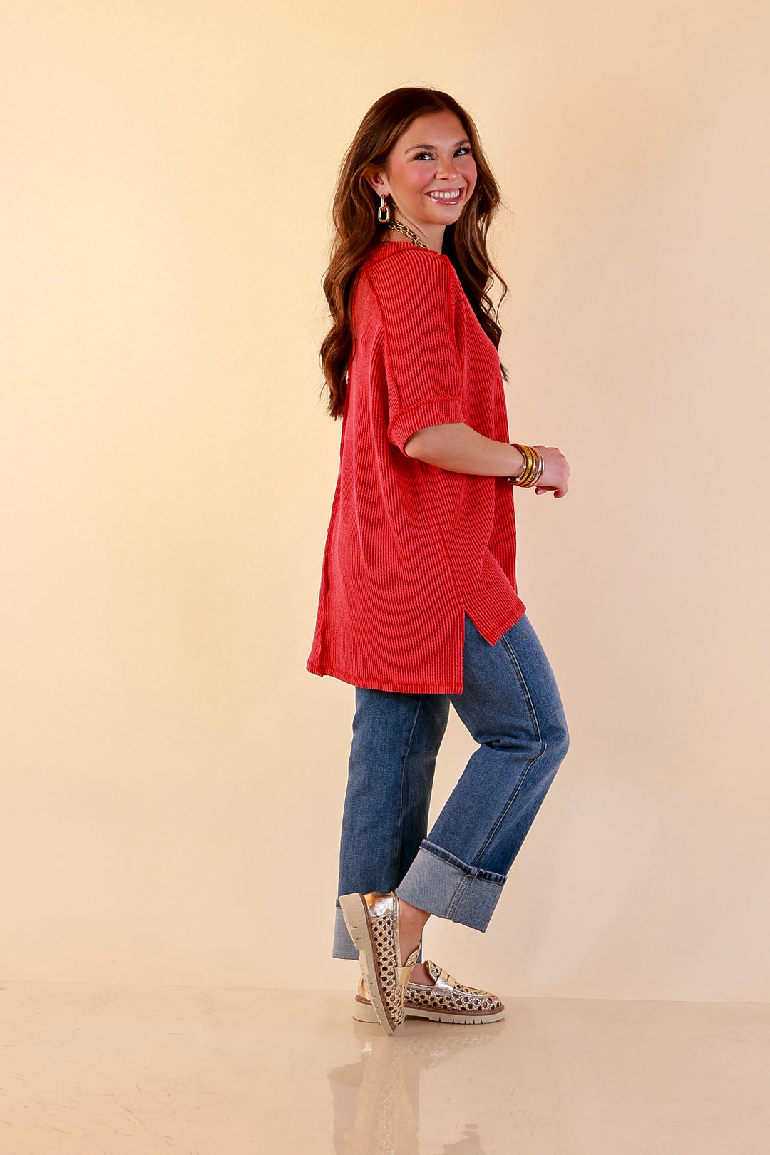Daily Perfection V Neck Short Sleeve Ribbed Top in Red