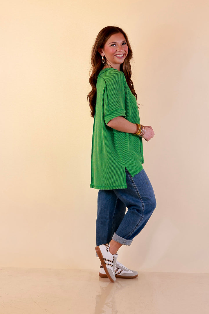Daily Perfection V Neck Short Sleeve Ribbed Top in Kelly Green
