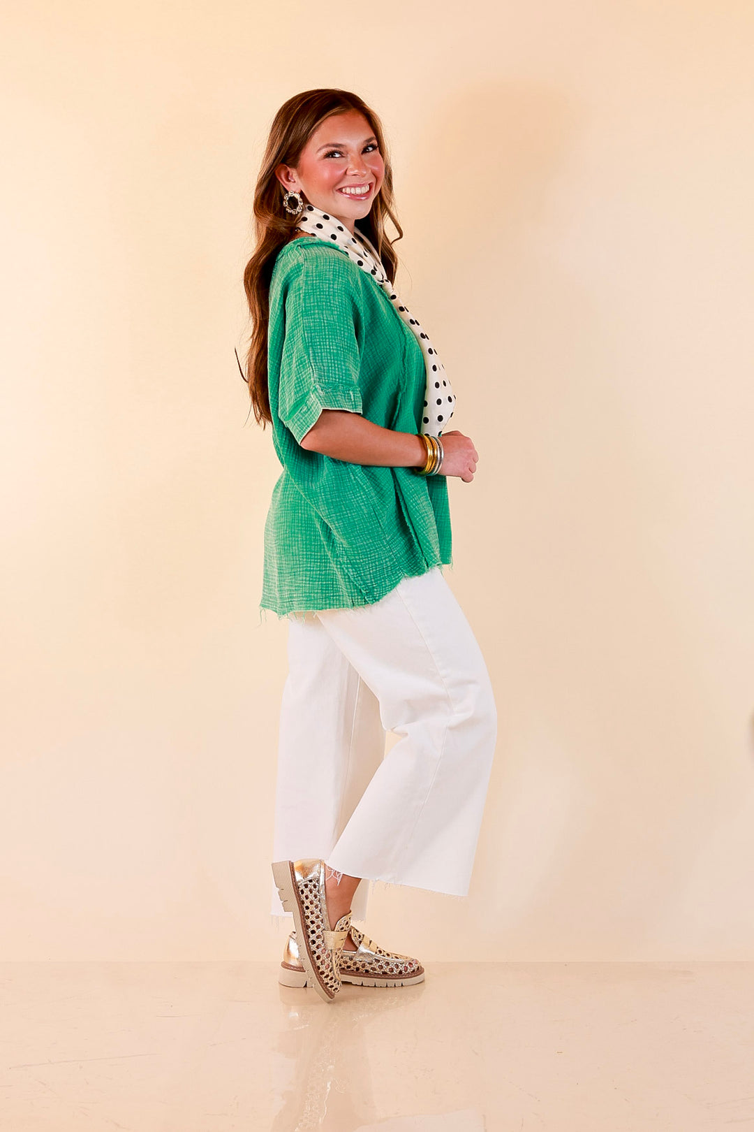 Everyday Ease Short Sleeve Linen Top with Raw Hem Edges in Kelly Green
