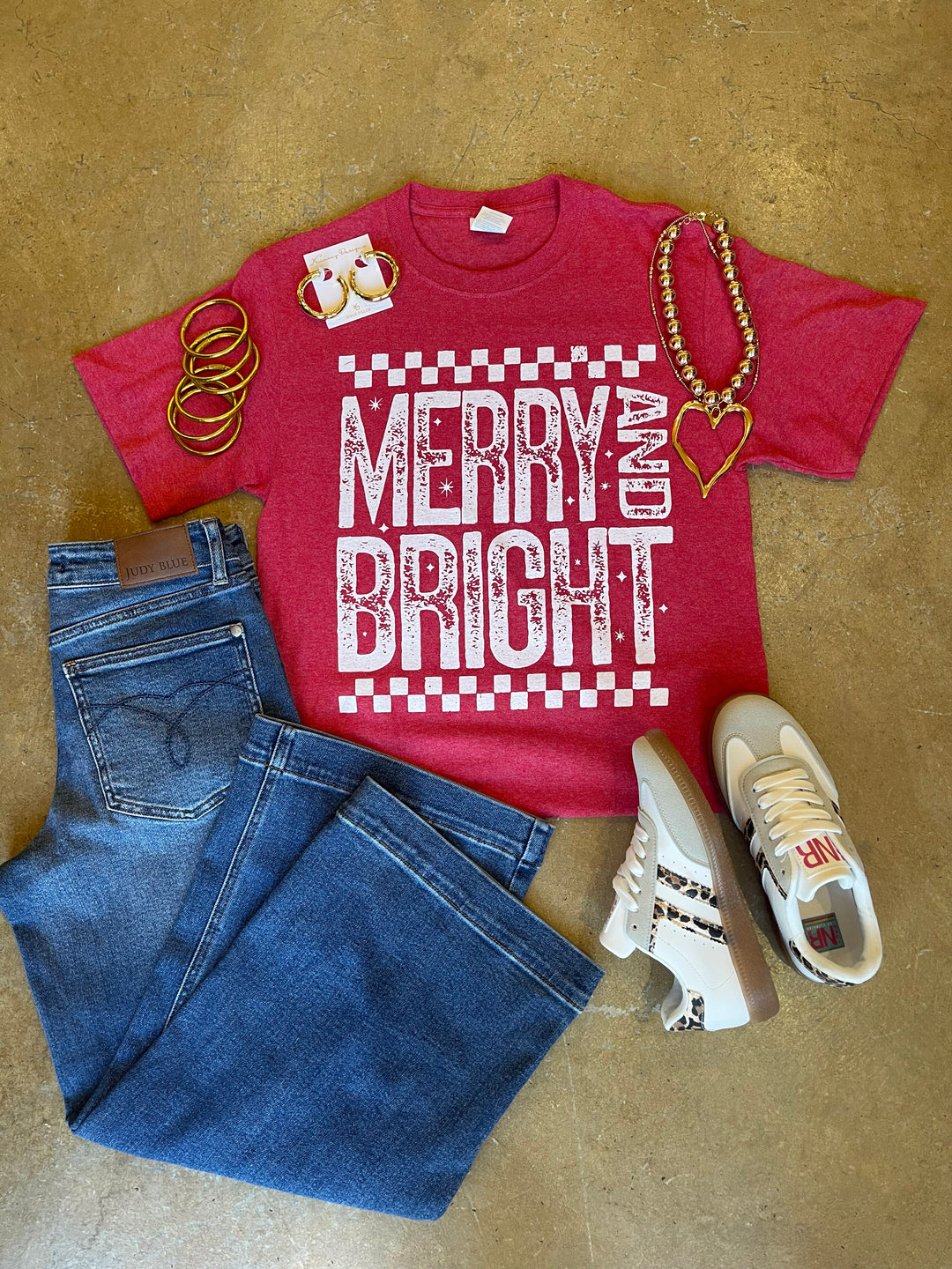 Merry and Bright Short Sleeve Graphic Tee in Heather Red