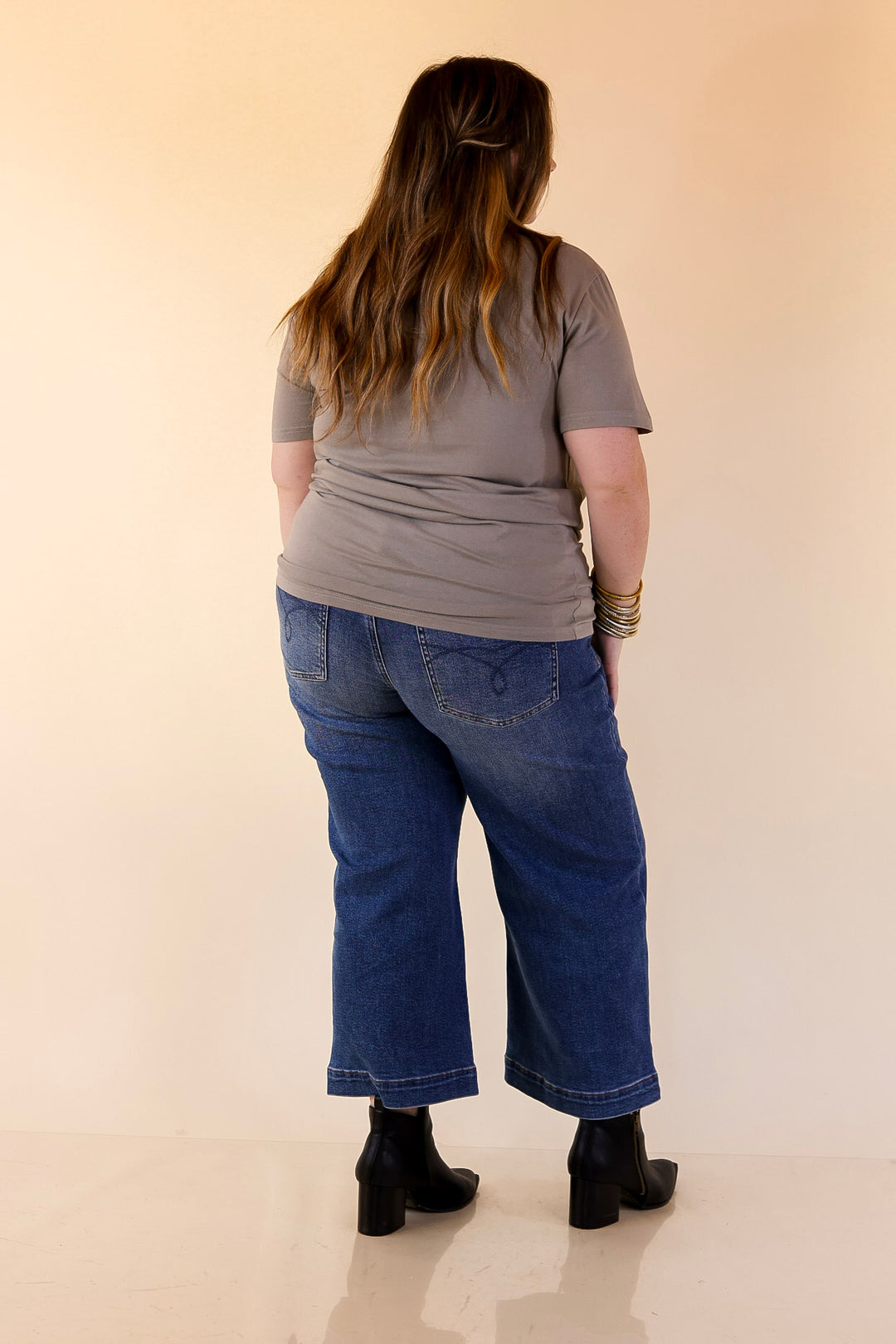 Simply Southern | Giddy Up Cowgirl Graphic T-Shirt in Washed Shadow Grey