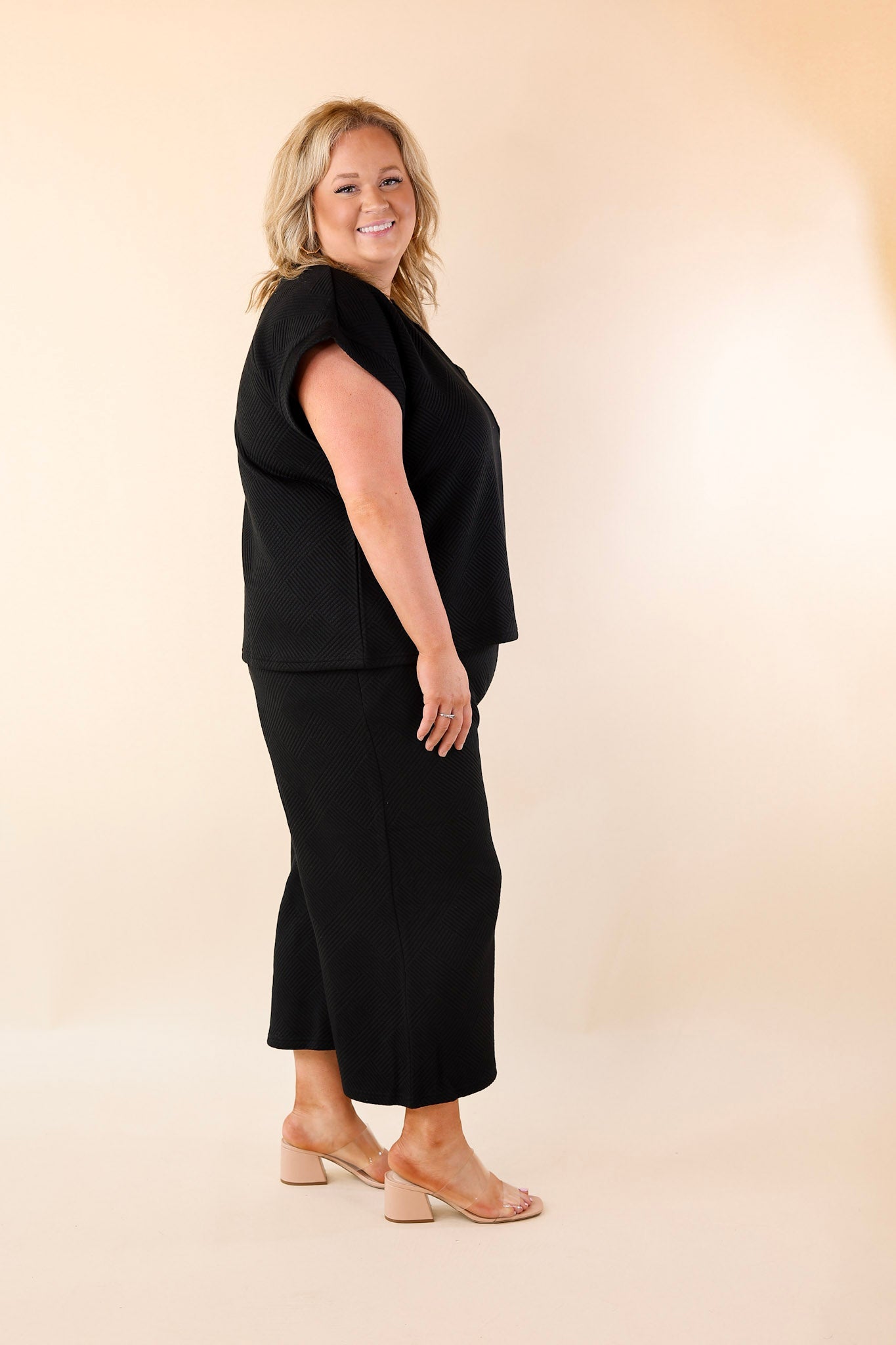 Glamour on the Go Textured Top with Pocket in Black - Giddy Up Glamour Boutique