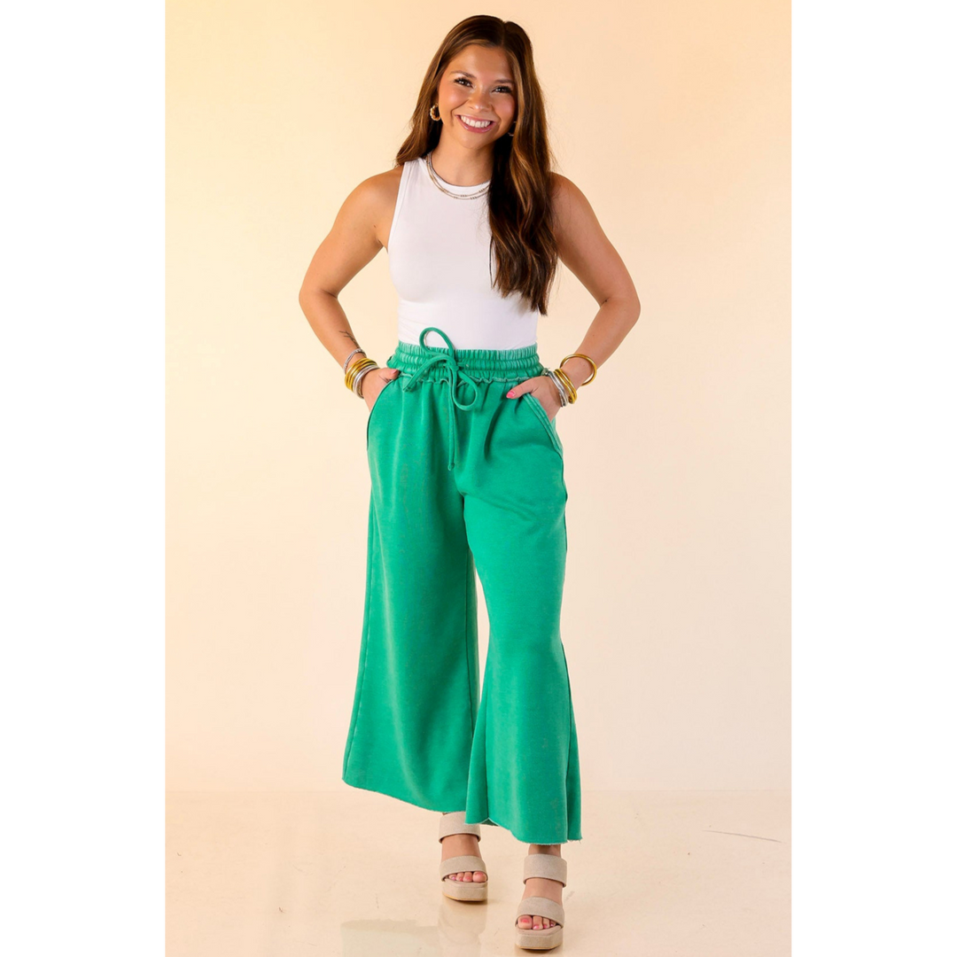 Cozy Girl Cropped Acid Washed Drawstring Pant in Kelly Green