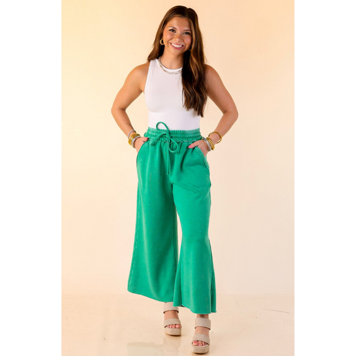 Cozy Girl Cropped Acid Washed Drawstring Pant in Kelly Green
