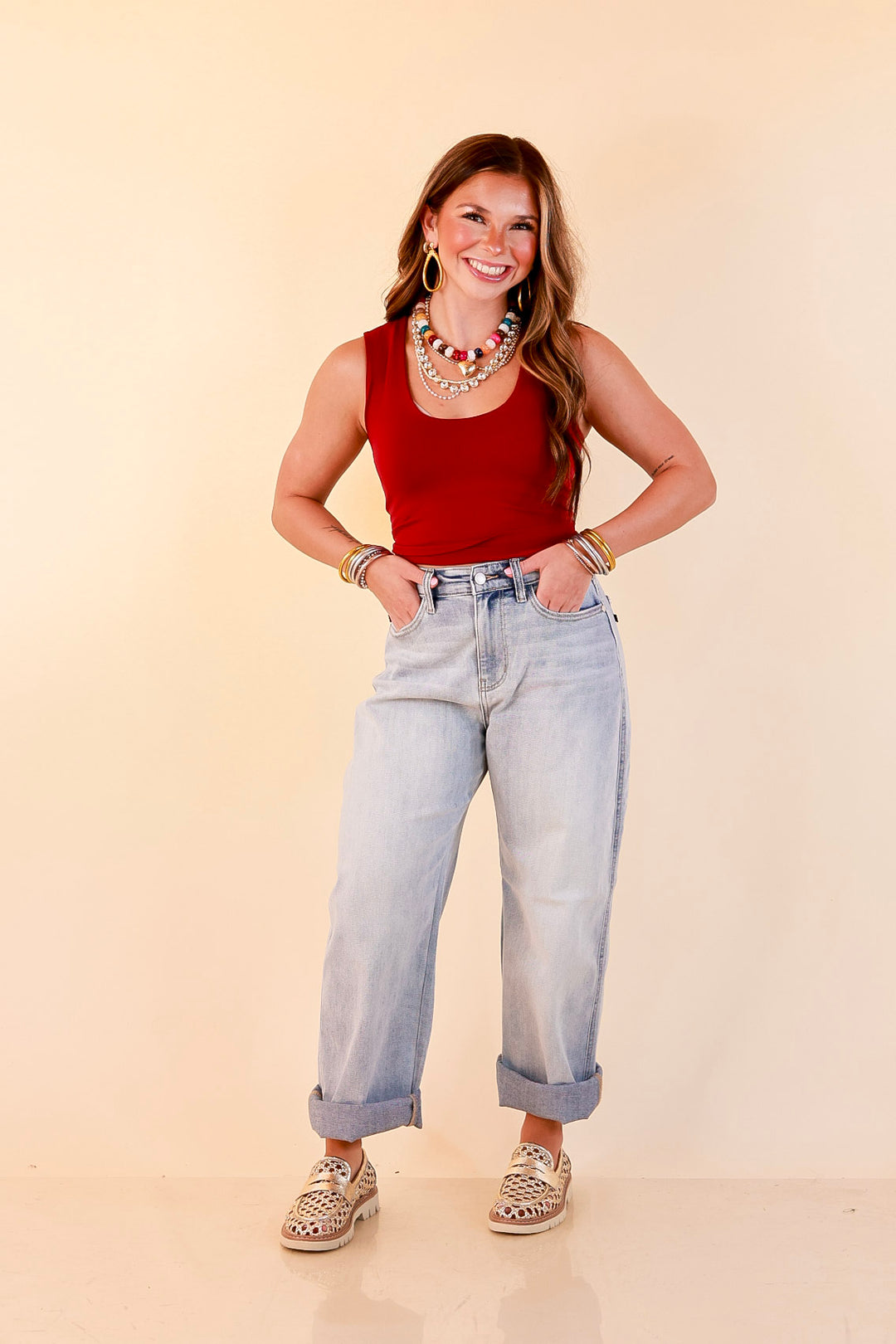 The Everyday Tank Scoop Neck Sleeveless Seamless Crop Tank Top with Built in Bra in Maroon