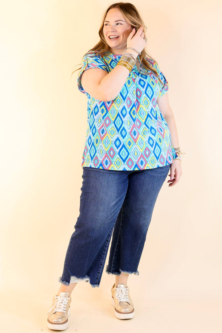 Downtown Darling Geometric Print Short Sleeve Tunic Top in Blue Mix
