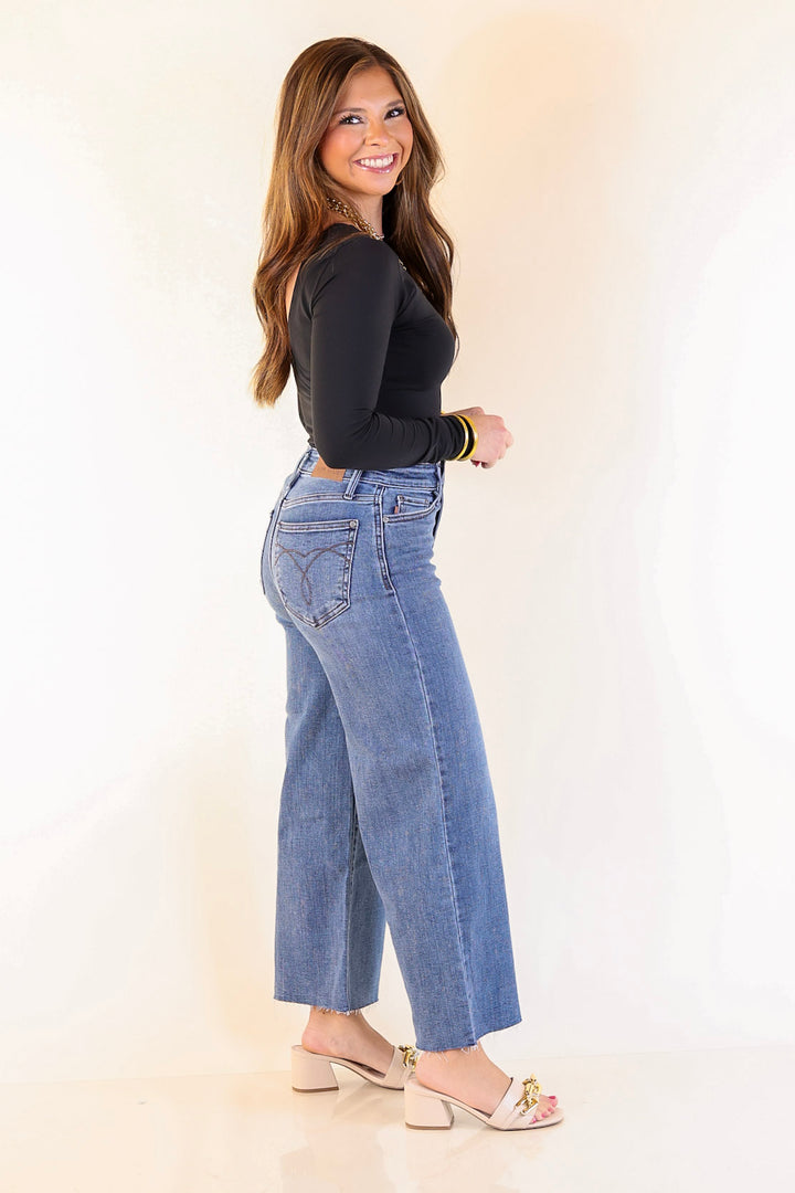 Judy Blue | Effortless Ease Classic Cropped Wide Leg Jean with Raw Hem in Medium Wash