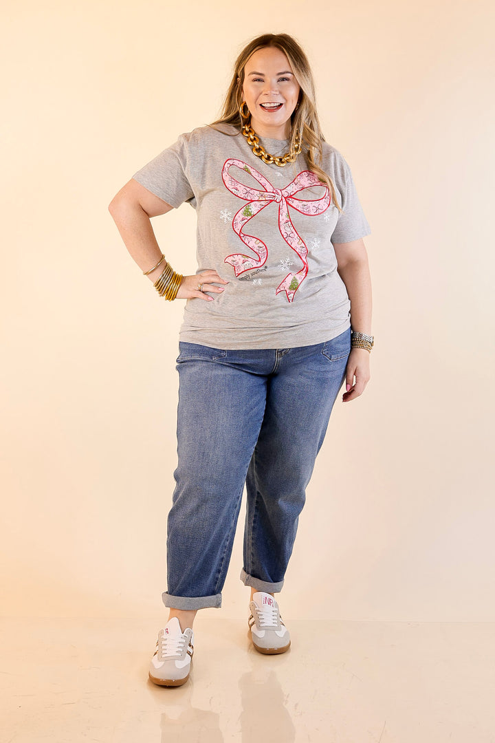 Simply Southern | Charmed and Cheerful Santa Bow Graphic T-Shirt in Light Heather Grey