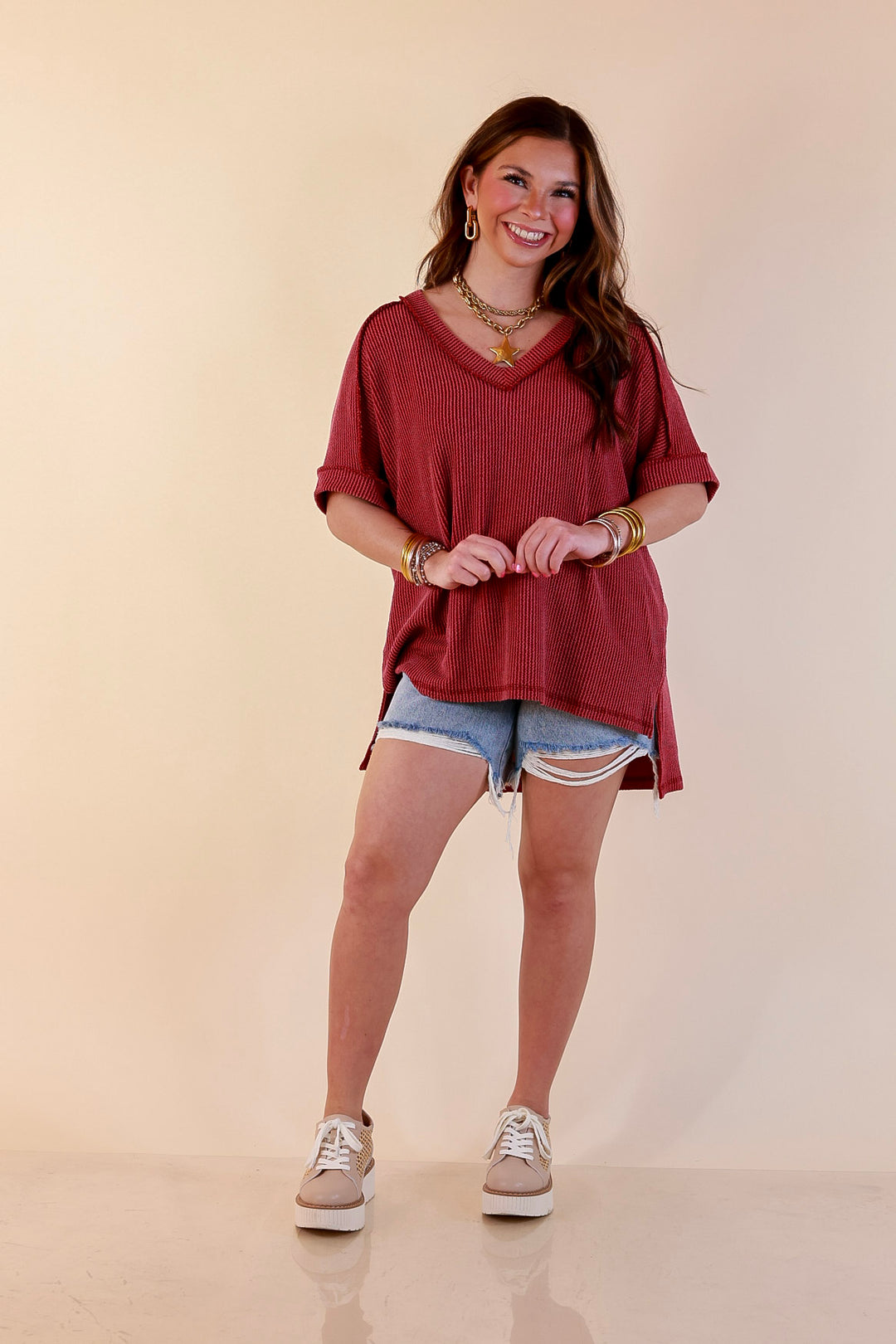 Daily Perfection V Neck Short Sleeve Ribbed Top in Maroon