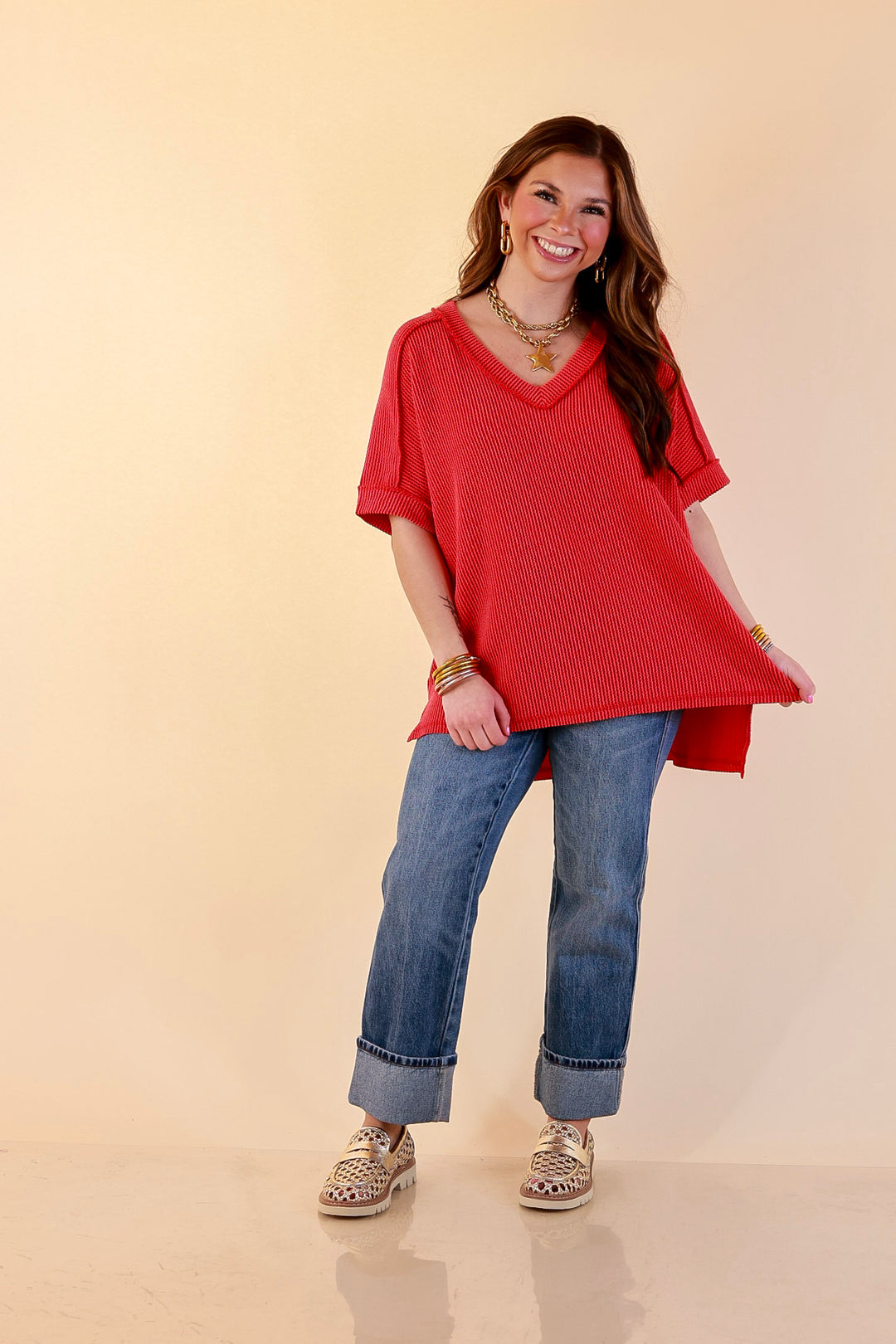Daily Perfection V Neck Short Sleeve Ribbed Top in Red