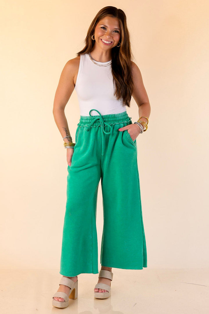 Cozy Girl Cropped Acid Washed Drawstring Pant in Kelly Green