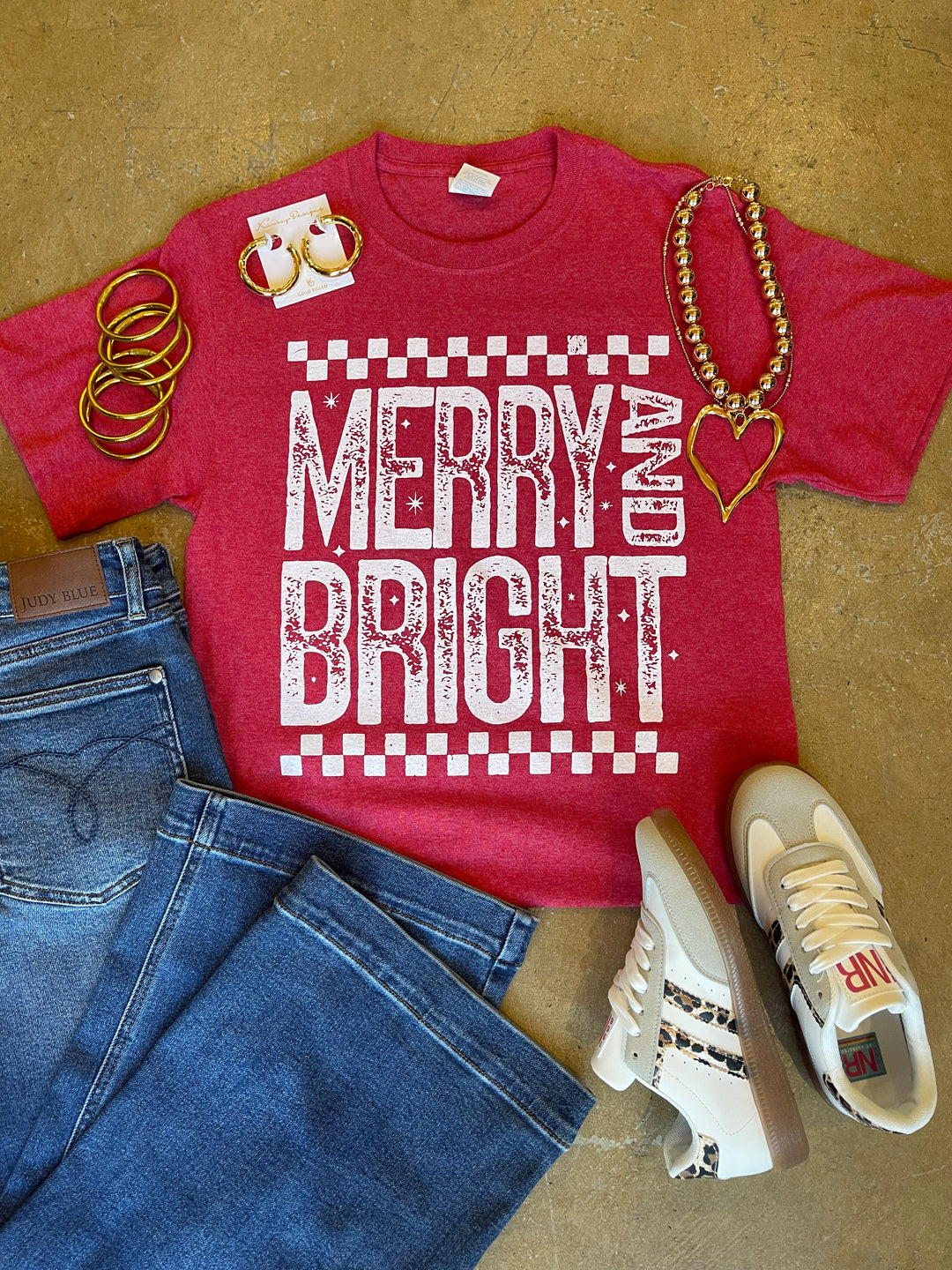 Merry and Bright Short Sleeve Graphic Tee in Heather Red