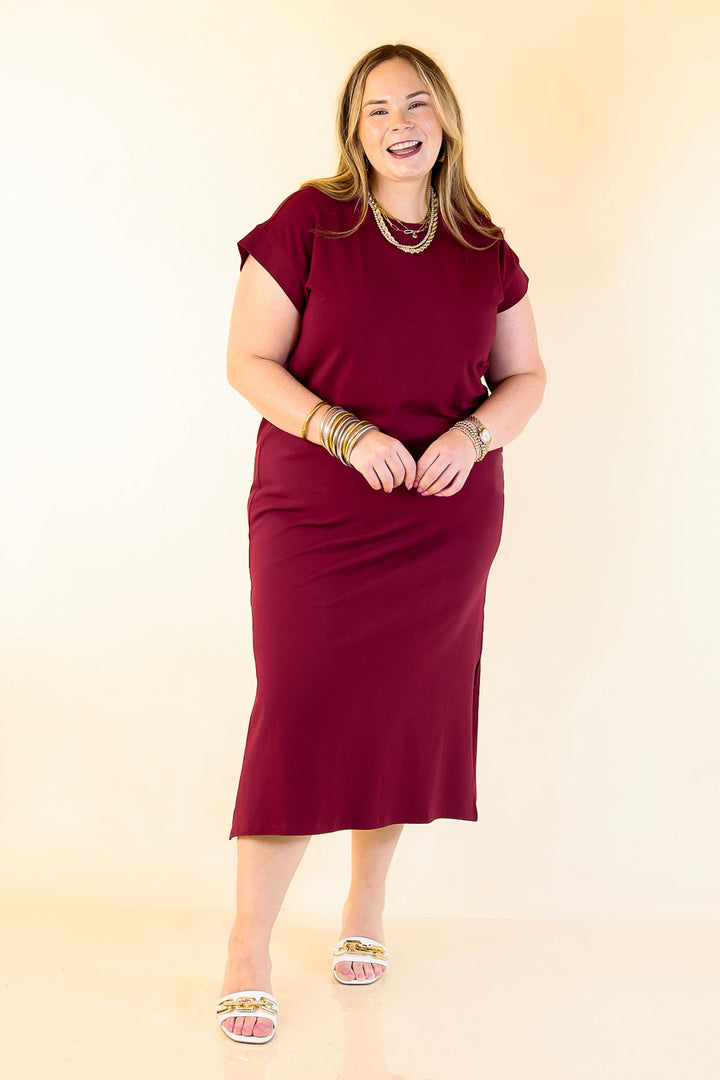 Effortlessly Lovely Short Sleeve Midi Tee Shirt Dress in Maroon