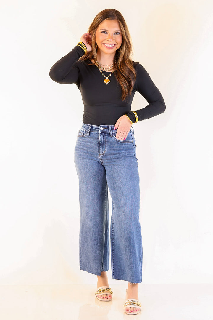 Judy Blue | Effortless Ease Classic Cropped Wide Leg Jean with Raw Hem in Medium Wash