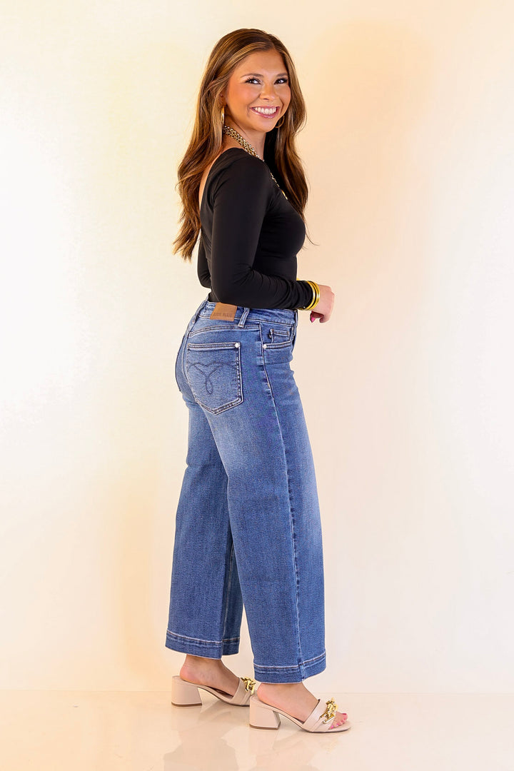 Judy Blue | Everyday Poise Cropped Wide Leg Trouser Denim Jeans in Medium Wash