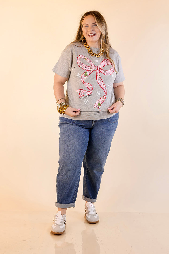 Simply Southern | Charmed and Cheerful Santa Bow Graphic T-Shirt in Light Heather Grey