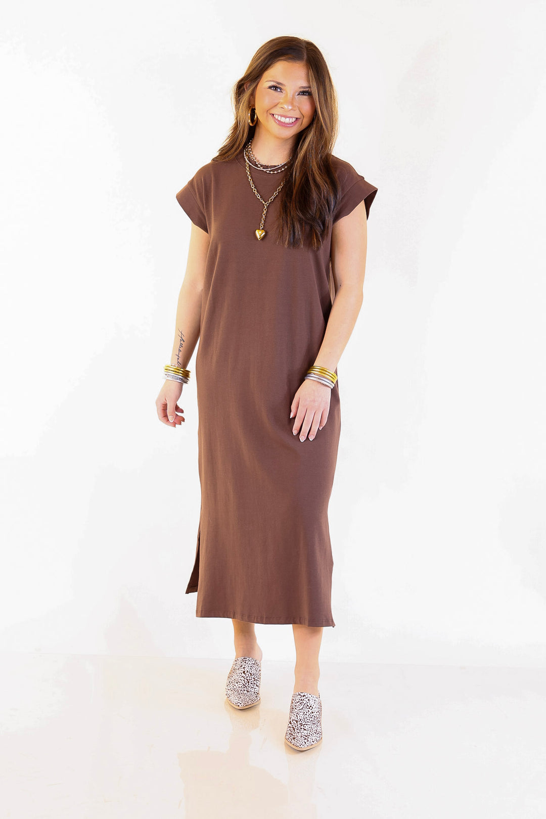 Effortlessly Lovely Short Sleeve Midi Tee Shirt Dress in Chocolate Brown