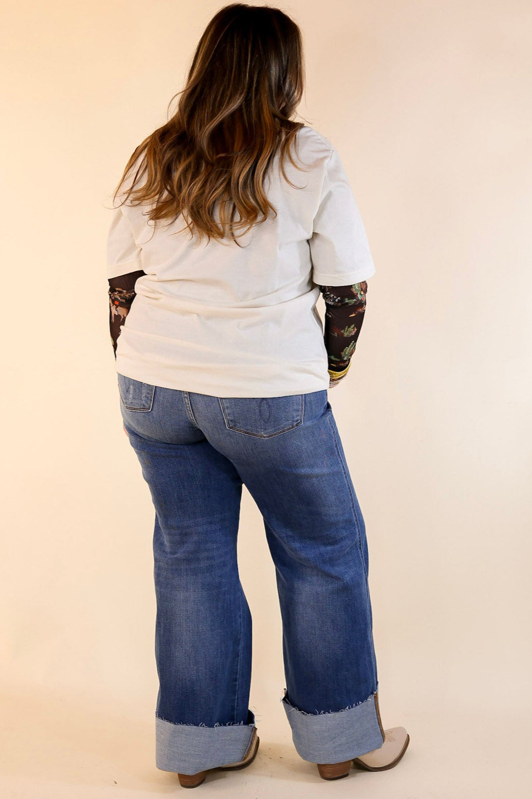 XOXO Art & Co | Ten Gallon Hat Short Sleeve Graphic Tee in Natural Cream