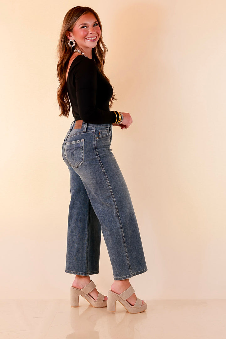 Judy Blue | Everyday Icon Cropped Wide Leg Denim Jeans in Medium Wash