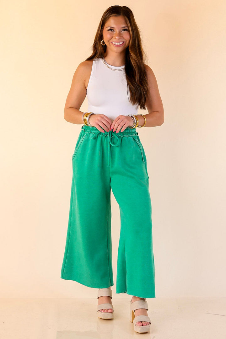 Cozy Girl Cropped Acid Washed Drawstring Pant in Kelly Green