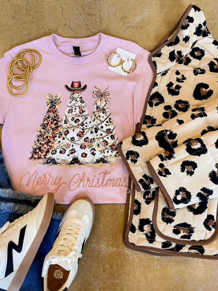 Howdy Holidays Christmas Short Sleeve Graphic Tee in Pink