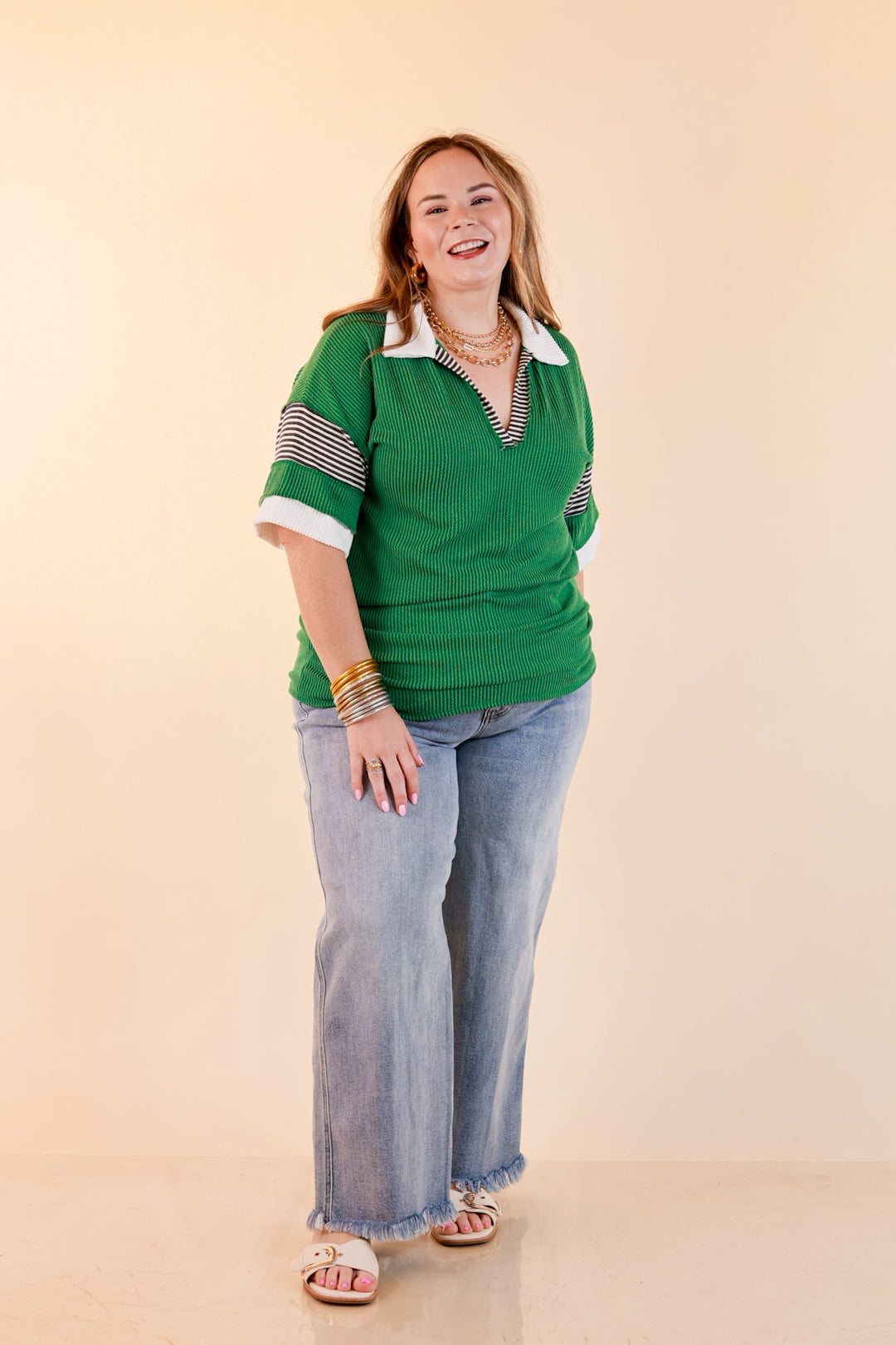 Chic by Design Ribbed Collared Top with Contrast Stripe Short Sleeves in Kelly Green