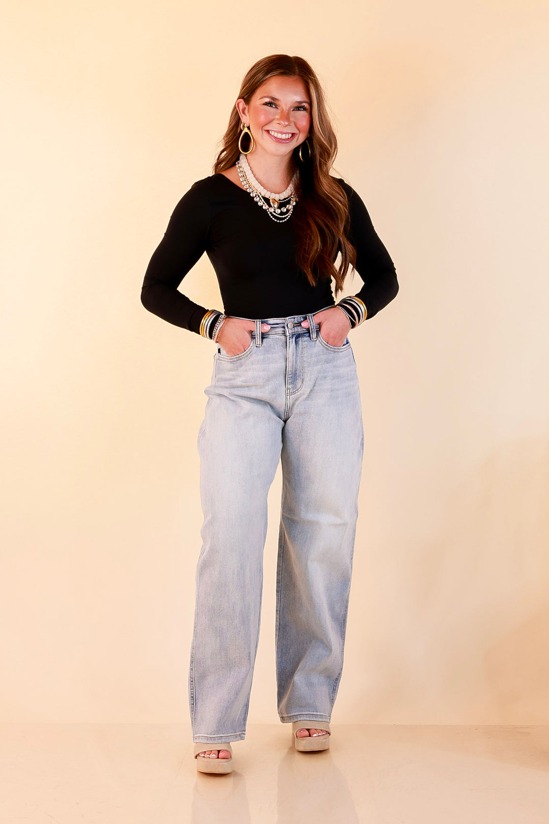 Judy Blue | Ahead of the Curve Marlow Arc Relaxed Wide Leg Barrel Jeans in Light Vintage Wash