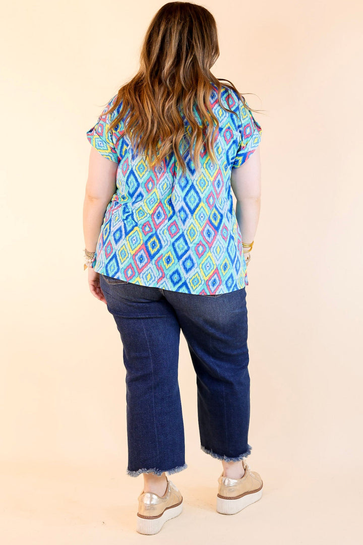Downtown Darling Geometric Print Short Sleeve Tunic Top in Blue Mix