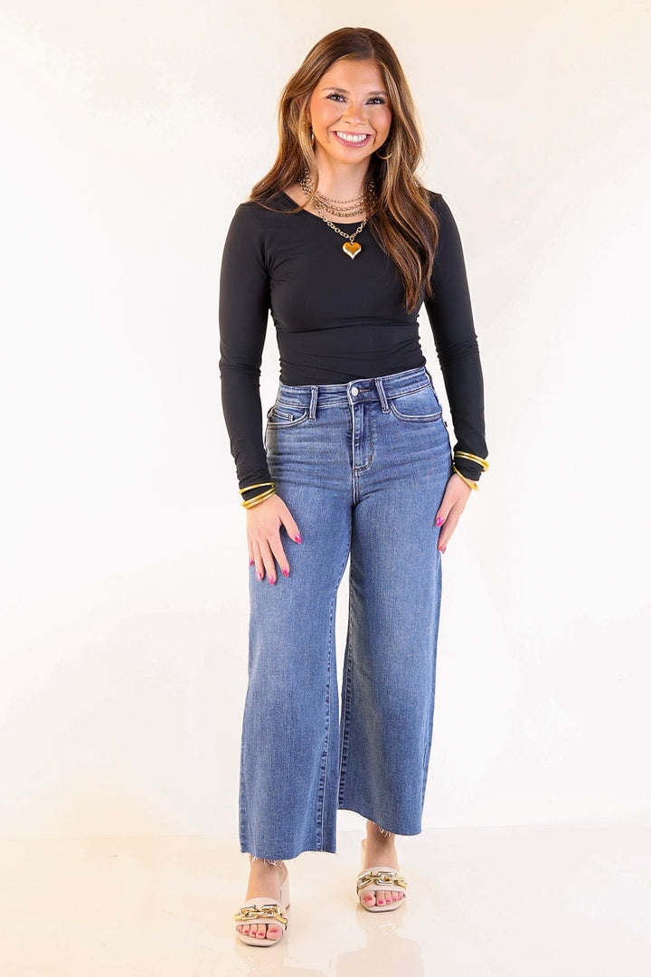 Judy Blue | Effortless Ease Classic Cropped Wide Leg Jean with Raw Hem in Medium Wash