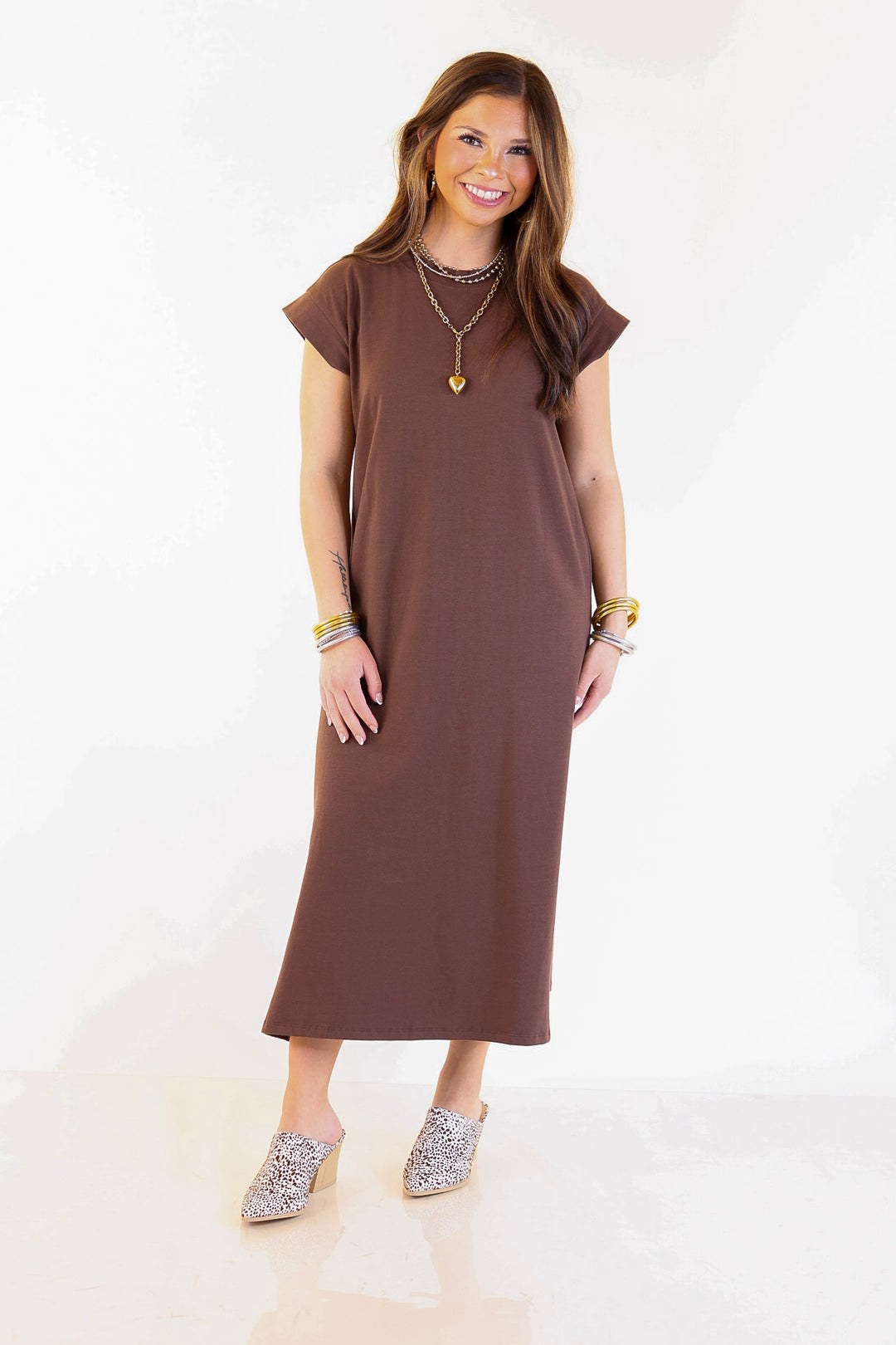 Effortlessly Lovely Short Sleeve Midi Tee Shirt Dress in Chocolate Brown