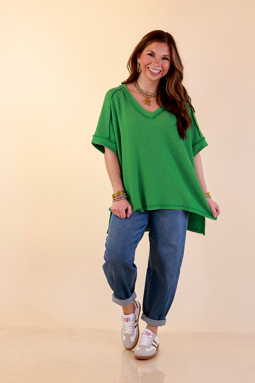 Daily Perfection V Neck Short Sleeve Ribbed Top in Kelly Green