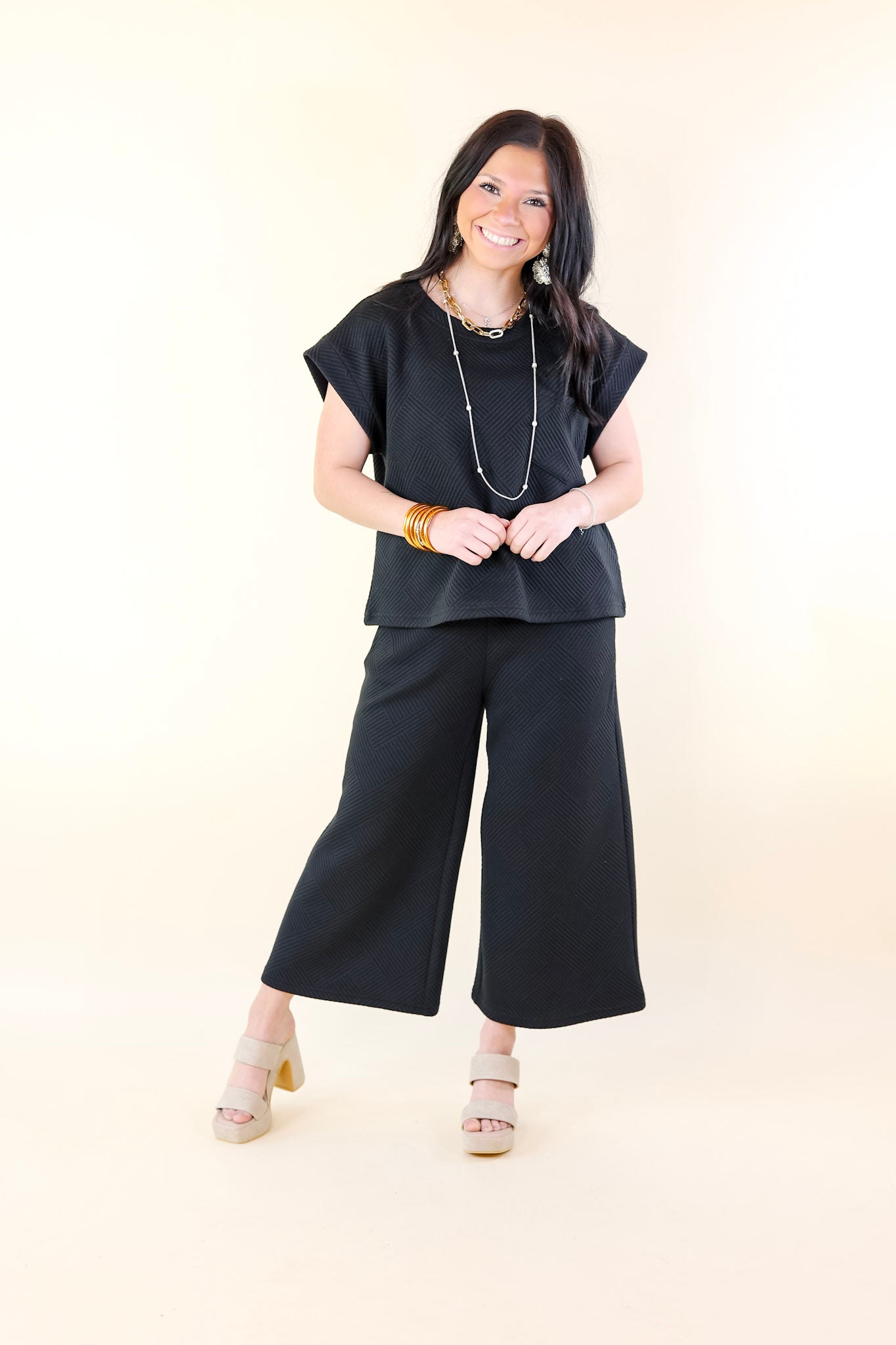 Glamour on the Go Textured Top with Pocket in Black - Giddy Up Glamour Boutique