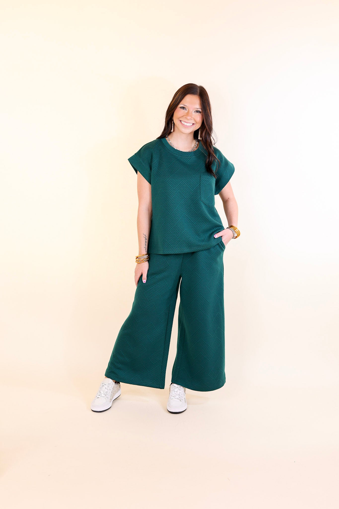 Glamour on the Go Textured Wide Leg Pant in Forest Green