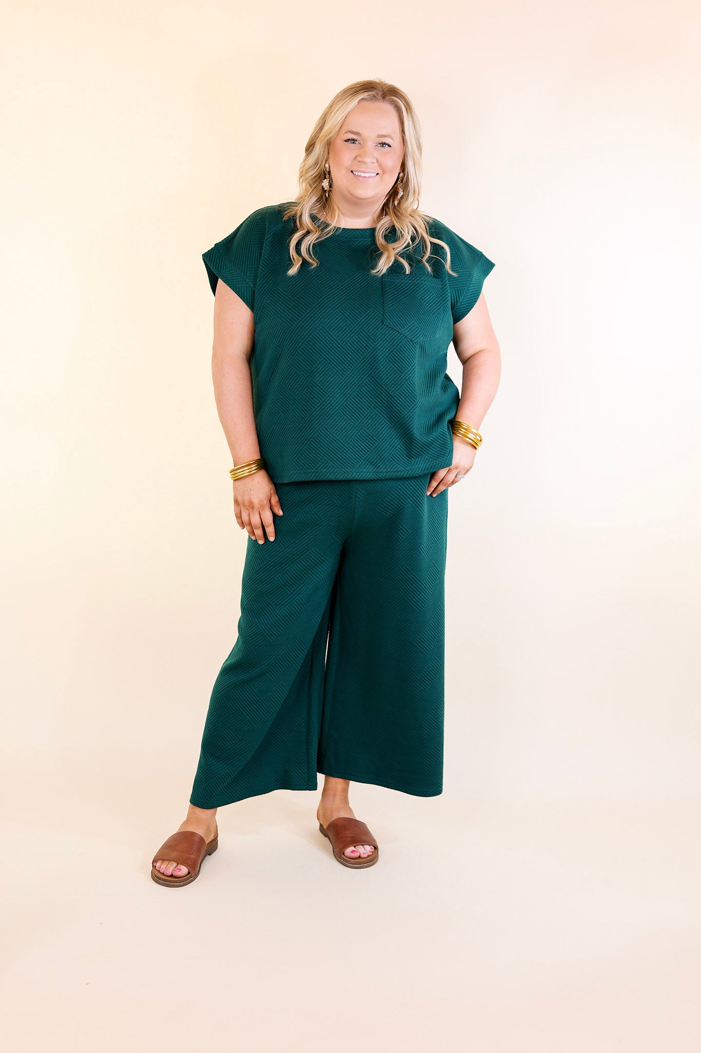 Glamour on the Go Textured Wide Leg Pant in Forest Green