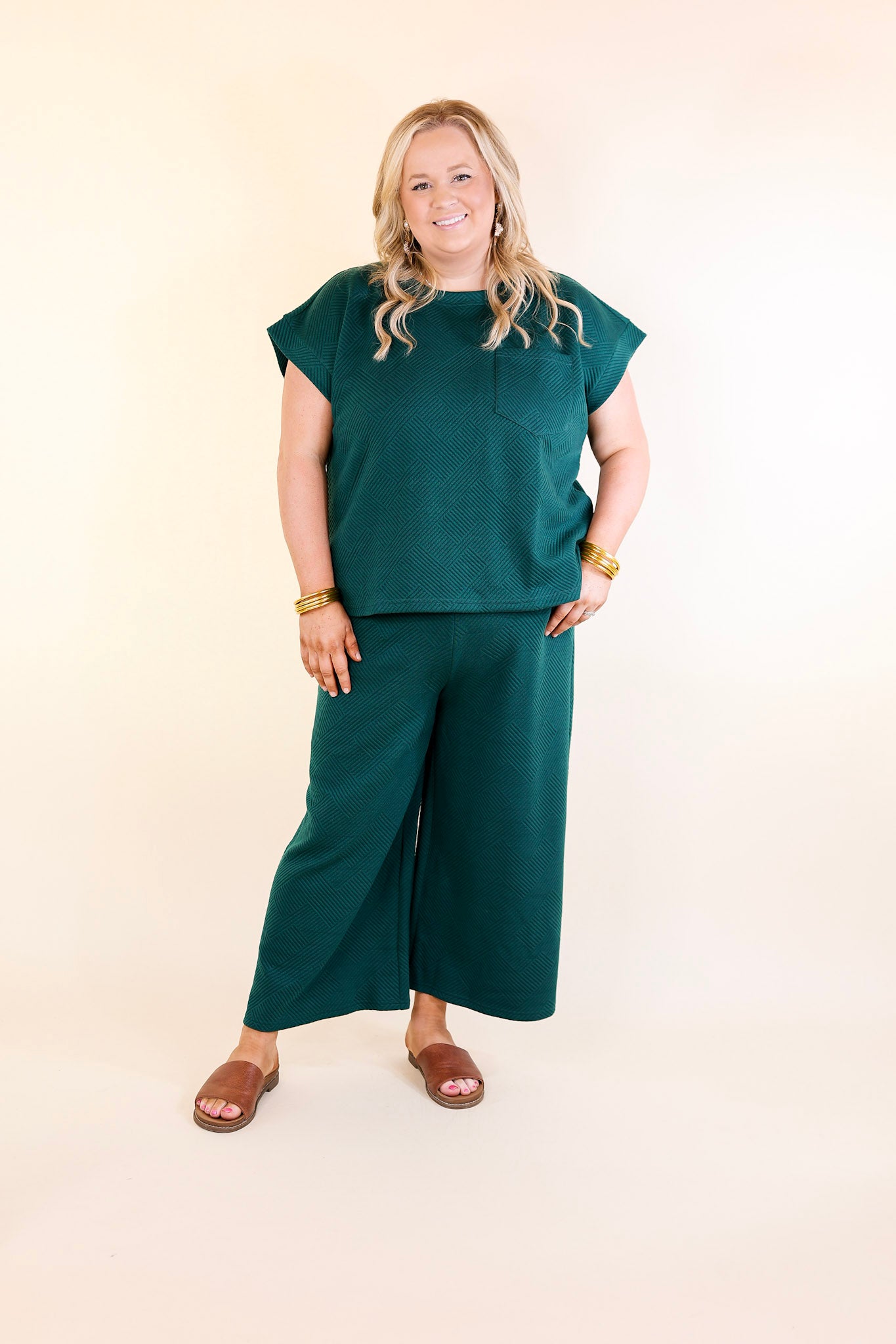 Glamour on the Go Textured Wide Leg Pant in Forest Green