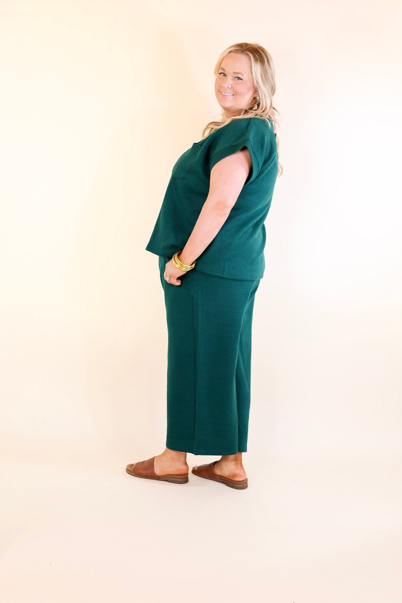 Glamour on the Go Textured Wide Leg Pant in Forest Green