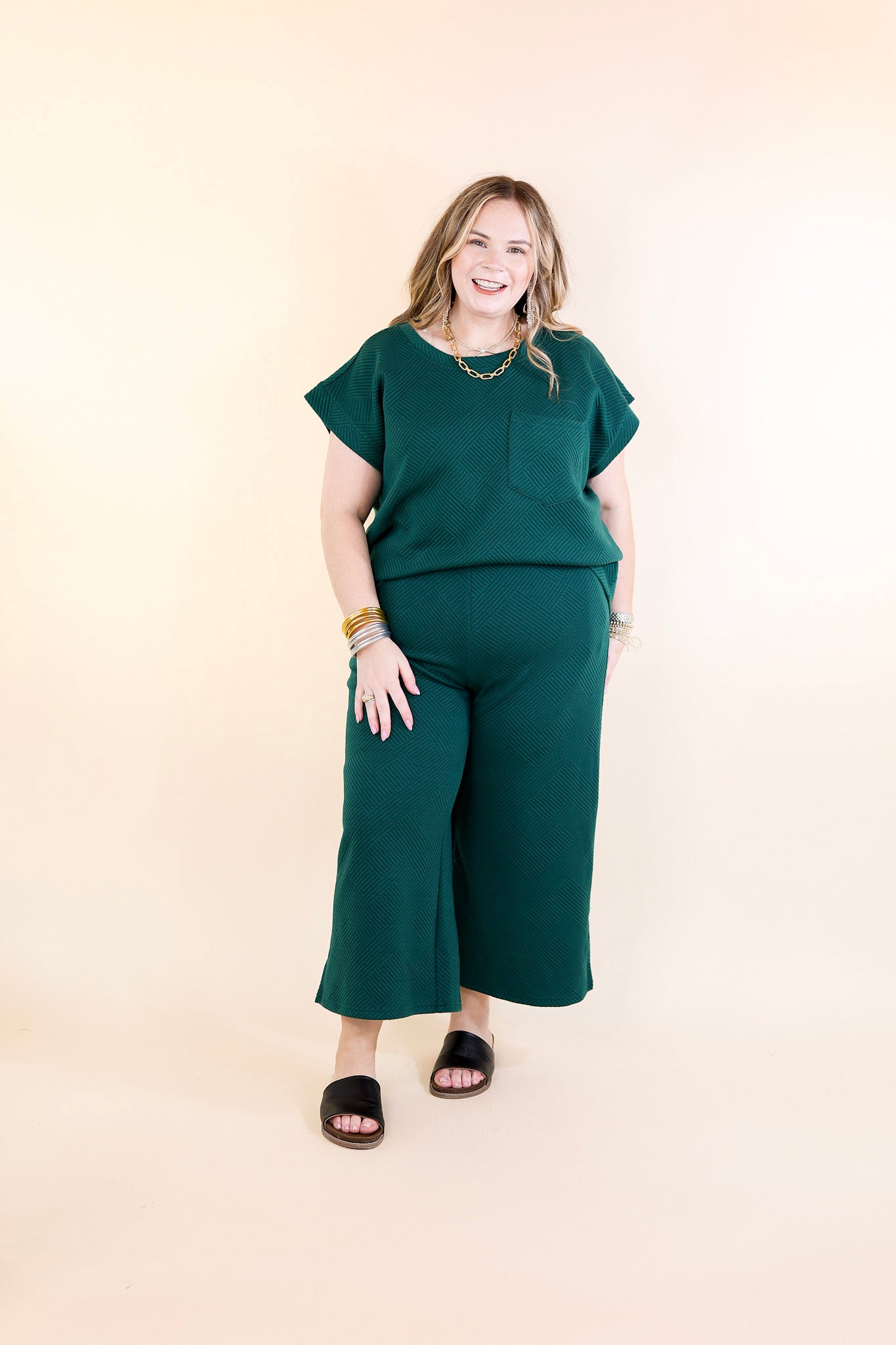 Glamour on the Go Textured Wide Leg Pant in Forest Green