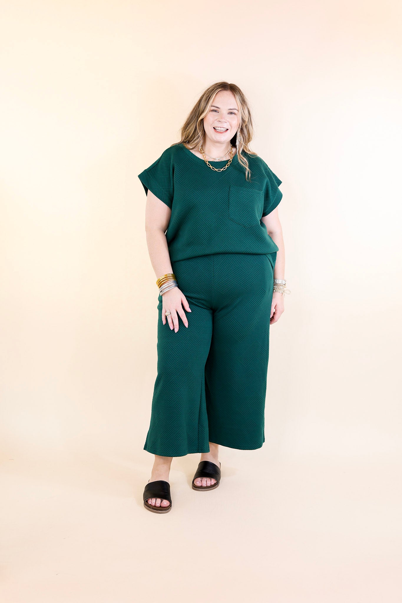 Glamour on the Go Textured Wide Leg Pant in Forest Green