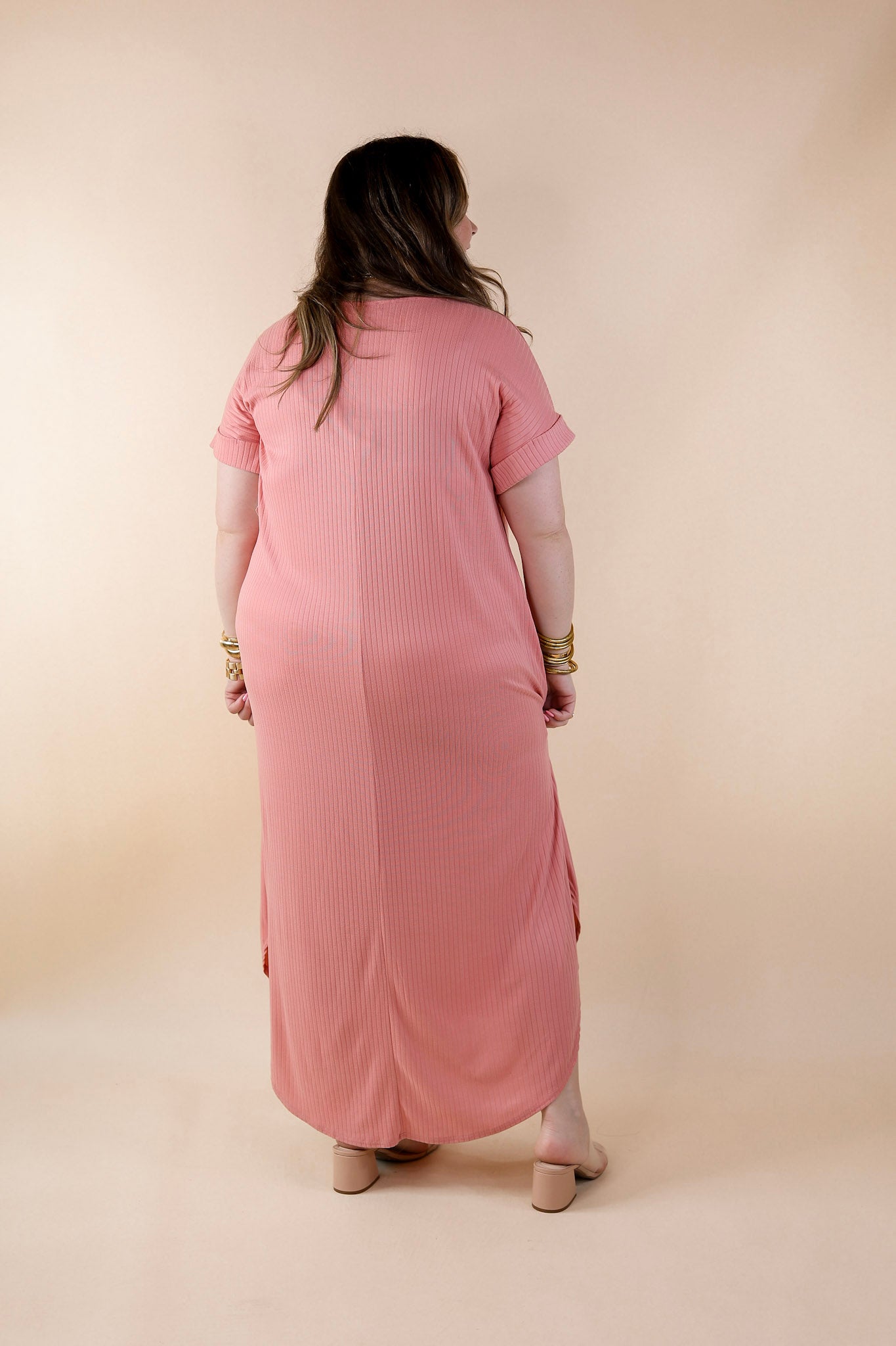 Chill Looks Short Sleeve Ribbed Midi Dress in Peach Pink - Giddy Up Glamour Boutique