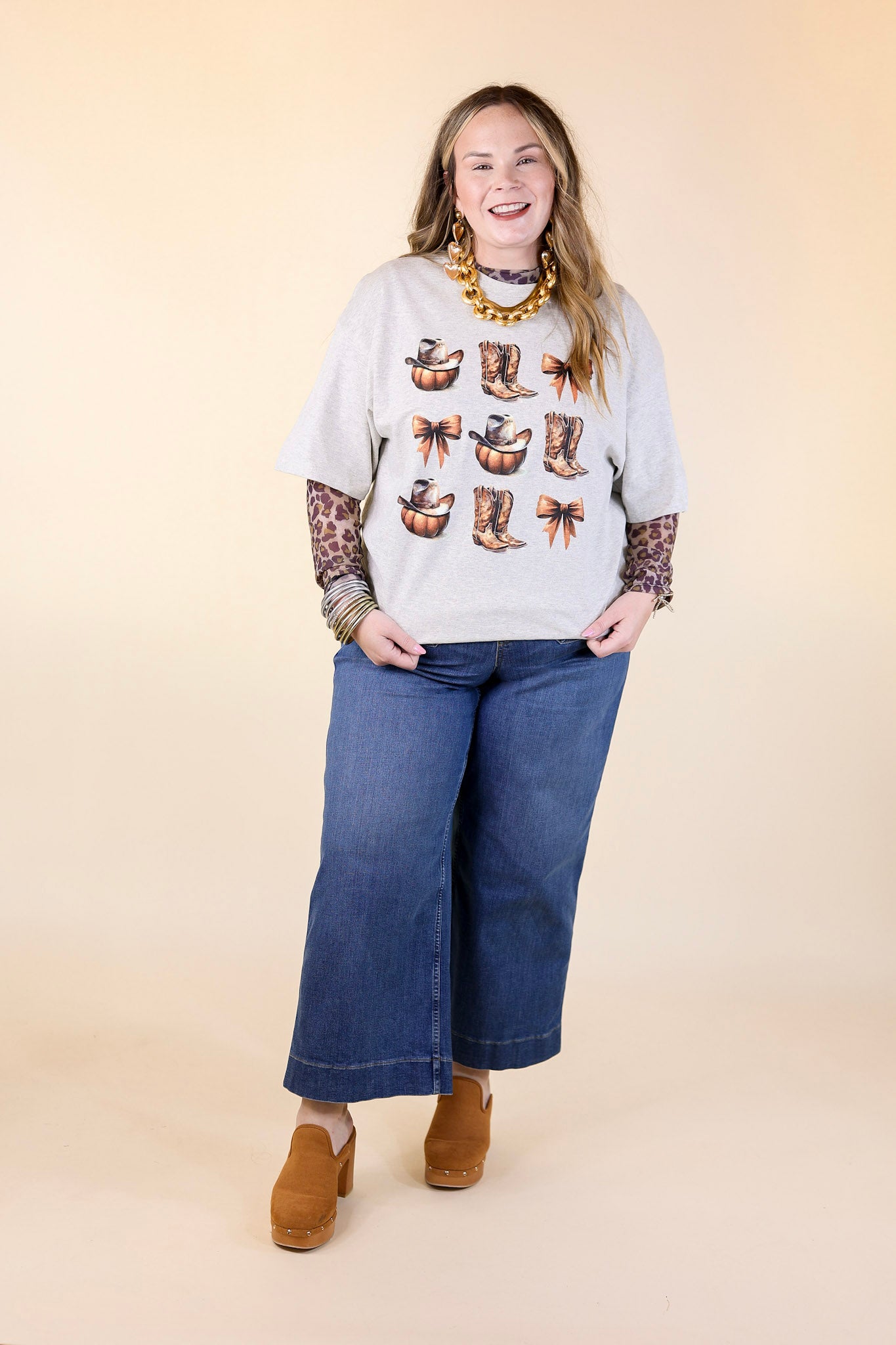 Pumpkin, Boots, and Ribbon Short Sleeve Graphic Tee in Heather Grey