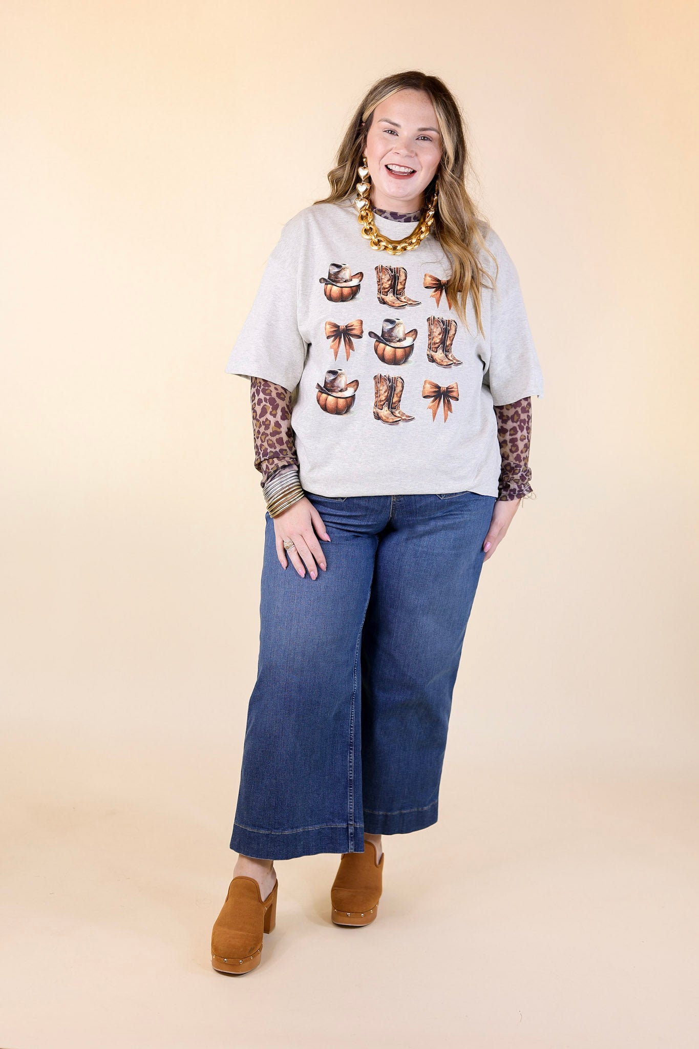 Pumpkin, Boots, and Ribbon Short Sleeve Graphic Tee in Heather Grey