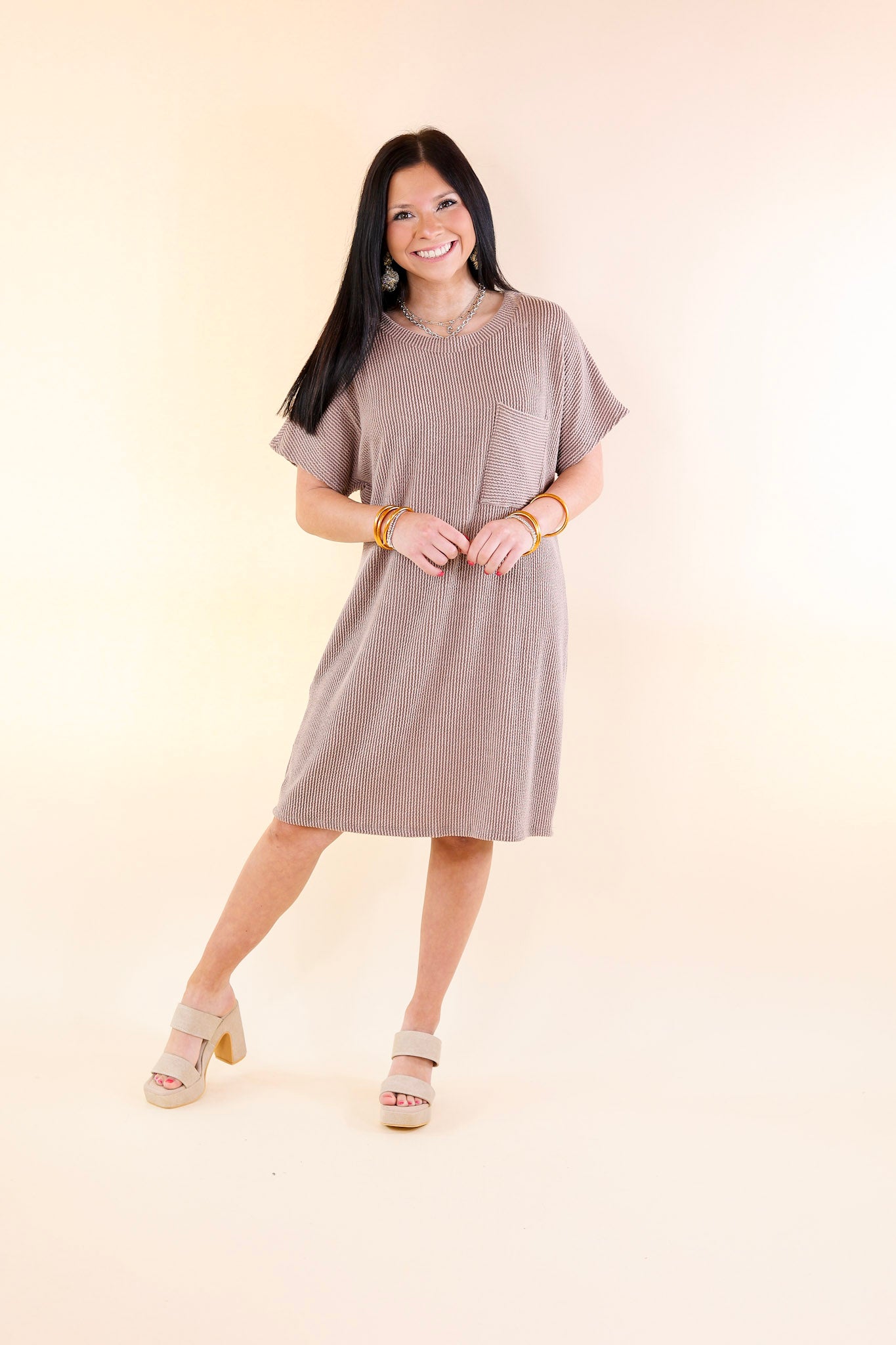 Coffee and Carefree Ribbed Short Sleeve Dress with Front Pocket in Acorn Brown